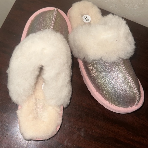 UGG glittery holographic slippers - Picture 3 of 3